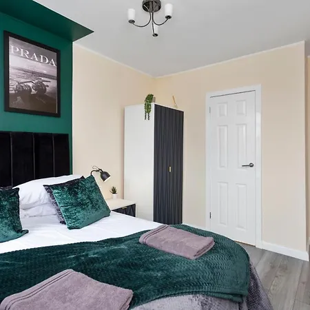 Apartment Stylish 3 Bed Abode-parking And Garden