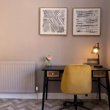 דירה Joivy Homely By St Giles With Desk אדינבורו