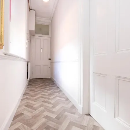 Joivy Homely By St Giles With Desk *