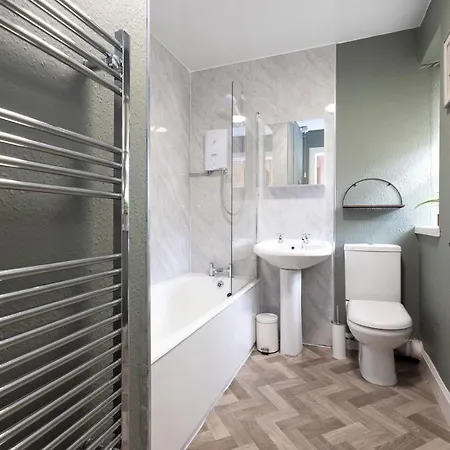 Апартаменты Joivy Homely By St Giles With Desk *