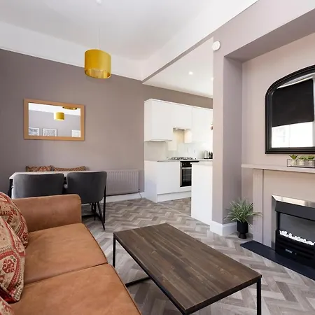דירה Joivy Homely By St Giles With Desk אדינבורו
