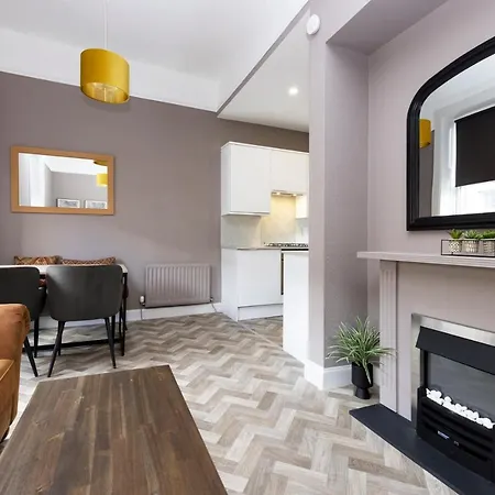 아파트 Joivy Homely By St Giles With Desk *