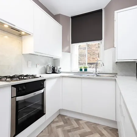Joivy Homely By St Giles With Desk אדינבורו