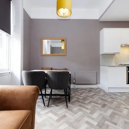 Joivy Homely By St Giles With Desk *