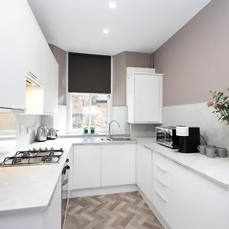 דירה Joivy Homely By St Giles With Desk