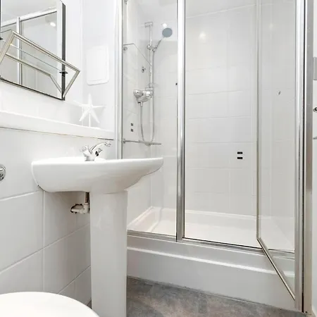 Joivy Modern 2 Bed Flat Near Murrayfield Stadium