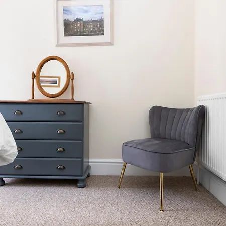 Joivy Modern Flat On Rose Street Edinburgh