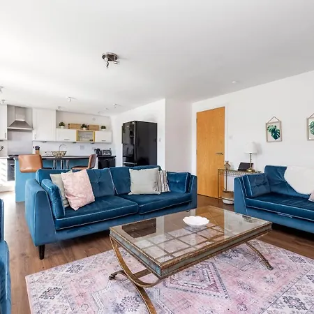 Joivy Modern 2 Bed Flat Near Murrayfield Stadium شقة *