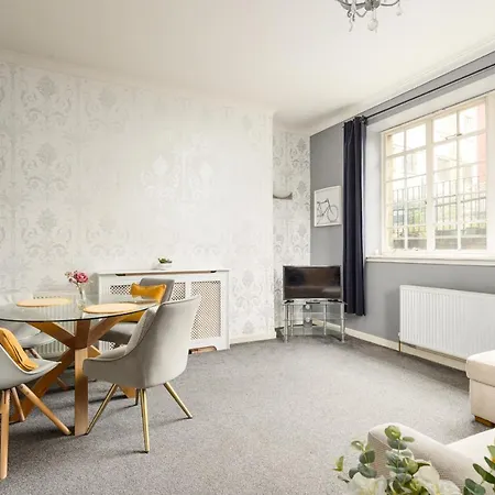Апартаменты 2 Bedroom Royal Mile *
