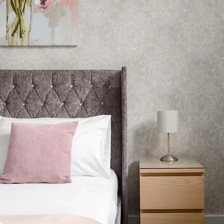 2 Bedroom Royal Mile Апартаменты