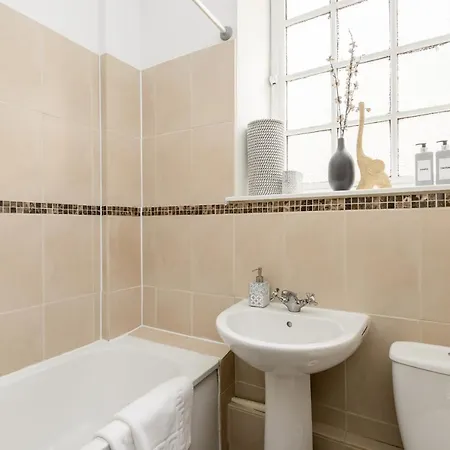 2 Bedroom Royal Mile *