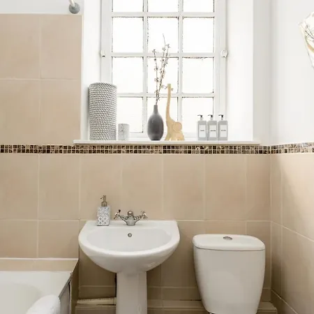 2 Bedroom Royal Mile Апартаменты