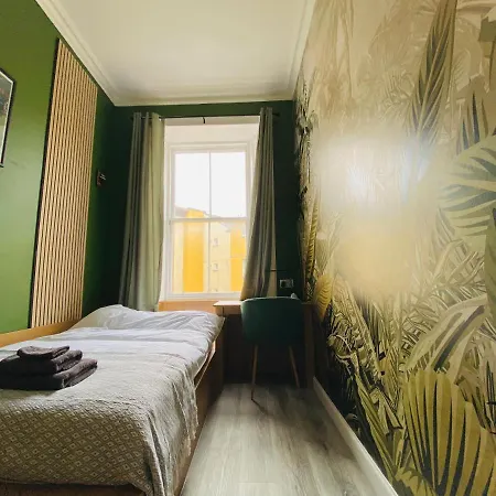 Wee Grandeur Apartement *