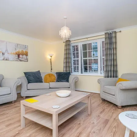 Modern Renovated 2bed Flat With Free Parking