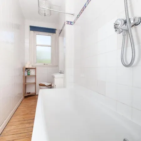 Apartment Spacious 2-bed Homely Base By Water Of Leith