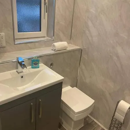 Lovely 3 Bed House With Garden And Free Parking Édimbourg