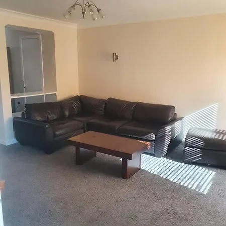 Hébergement de vacances Lovely 3 Bed House With Garden And Free Parking