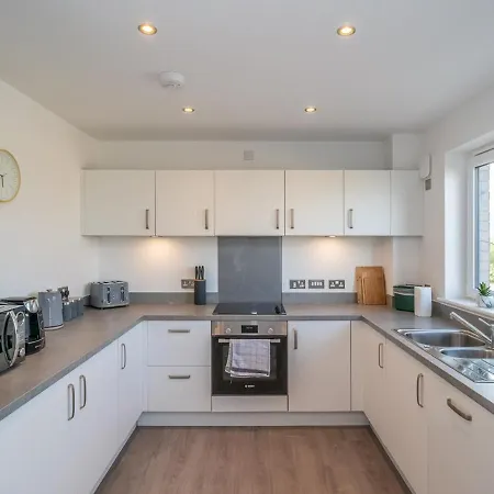 Apartment Modern 3bed Flat With Free Parking And Stunning Views *
