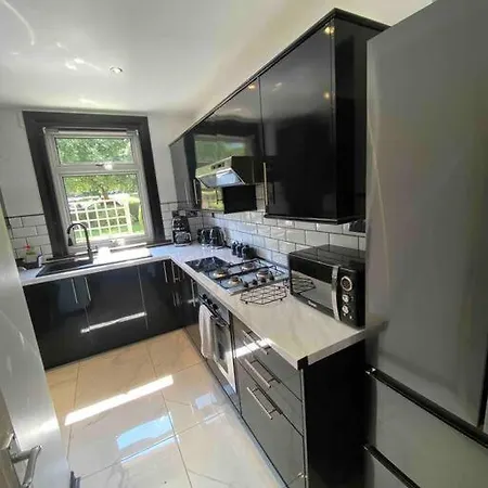 Lovely 2 Bedroom With Private Garden * Edinburgh