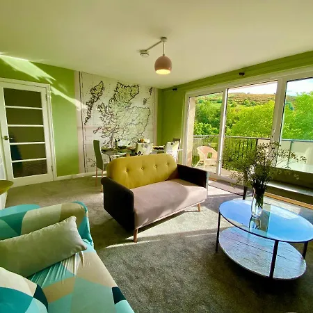 View In The Heart Of Edinburgh: Castle To Sea Apartment *
