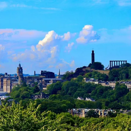 View In The Heart Of Edinburgh: Castle To Sea 爱丁堡