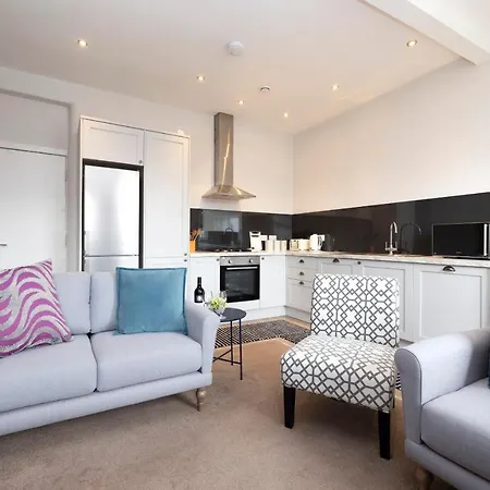 Altido Stylish 4-bed Flat In Old Town Apartment *