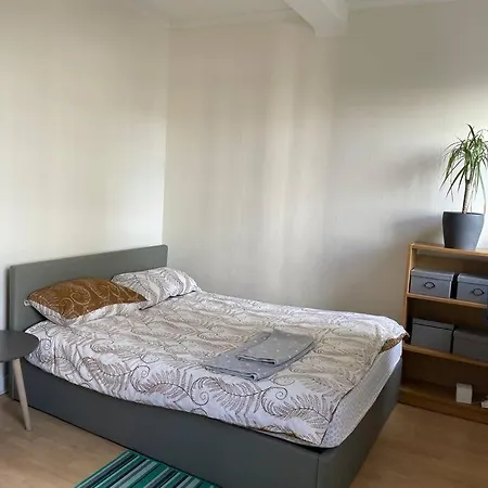 Central Spacious 3 Bedroom *