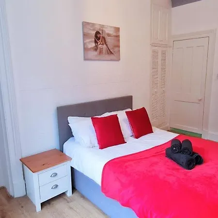 Central Deluxe - Excellent Location - Five Star Amenities - Free Parking Pensión