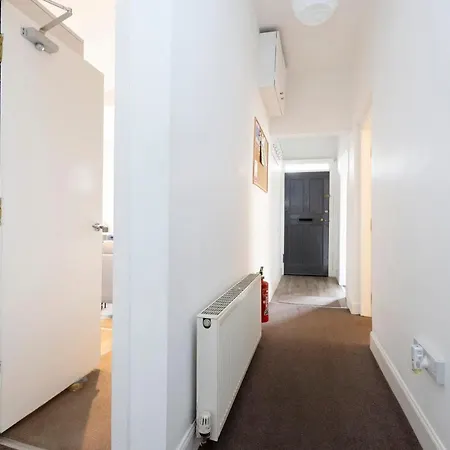 Altido Stylish 4-bed Flat In Old Town Apartment *