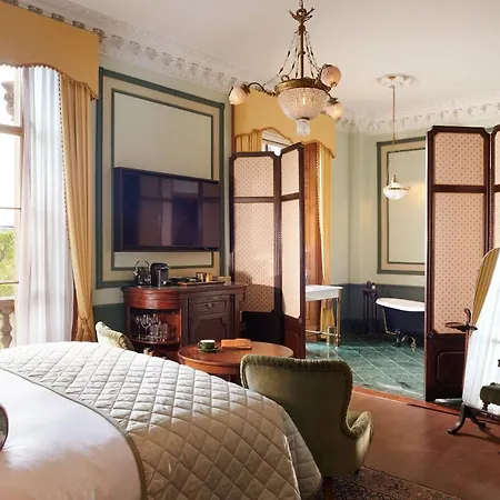 Gleneagles Townhouse מלון 5*