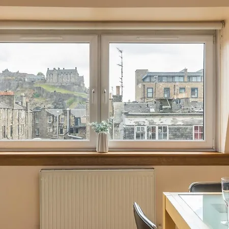 Amazing Castle View Edinburgh