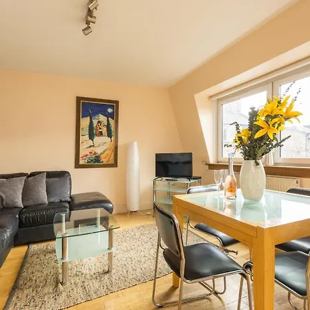 Amazing Castle View Apartment *