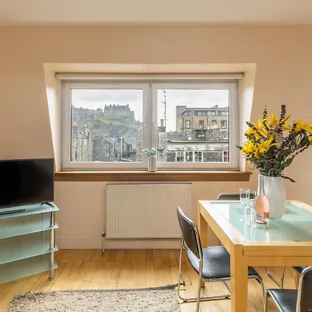 Amazing Castle View Apartment Edinburgh