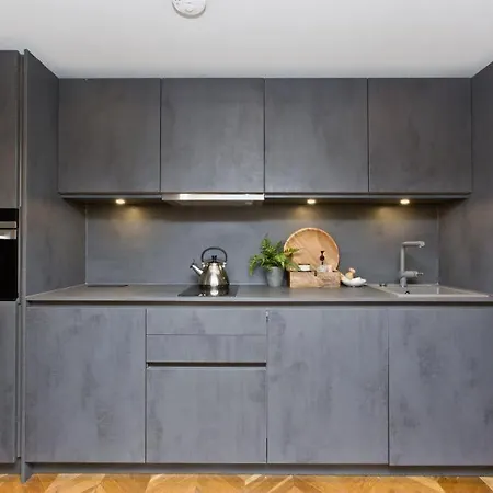 Free Parking West End