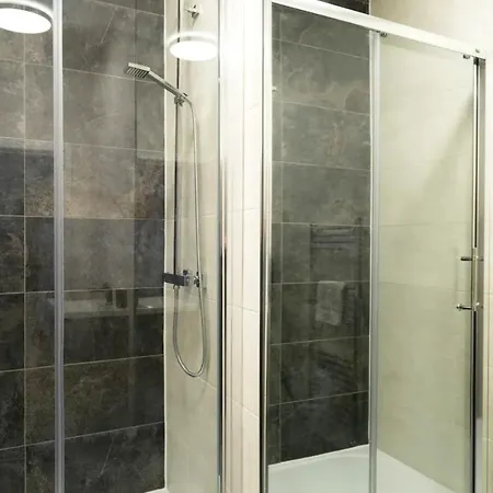 Apartment Bright 2 Bedroom Flat Next To Meadows Park *