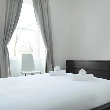 Bright 2 Bedroom Flat Next To Meadows Park Edinburgh