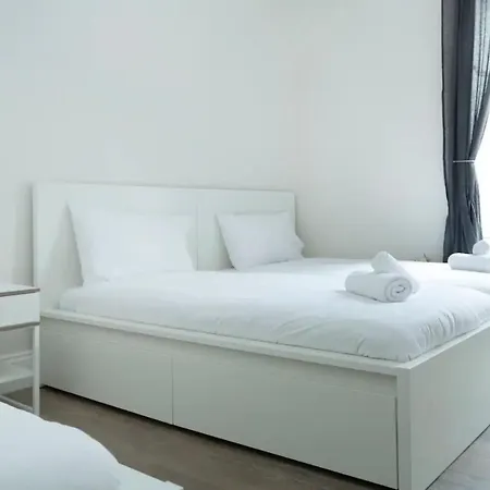 Bright 2 Bedroom Flat Next To Meadows Park