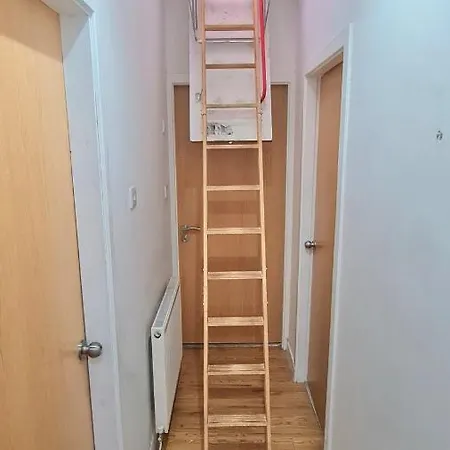 Stylish Spacious In City Centre - Excellent Location - Five Star Amenities *