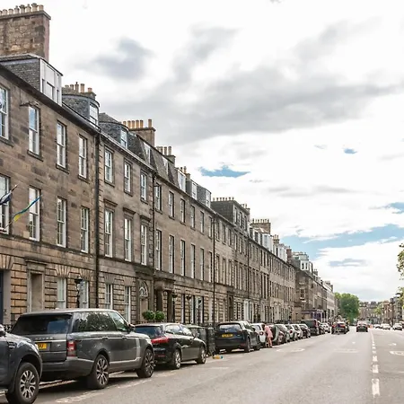 Quiet And Spacious Family Inn Edinburgh