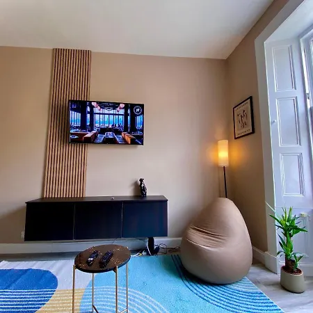 Wee Grandeur Apartement