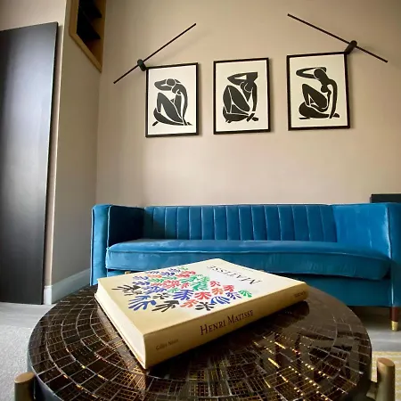 Wee Grandeur Apartement
