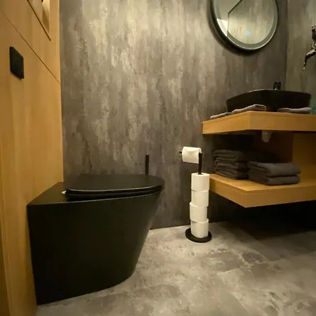 Wee Grandeur Apartement
