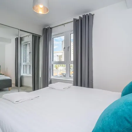 Apartment Modern 3bed Flat With Free Parking And Stunning Views *