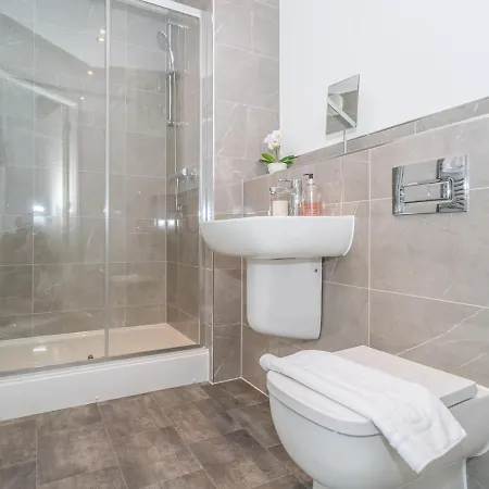Modern 3bed Flat With Free Parking And Stunning Views *