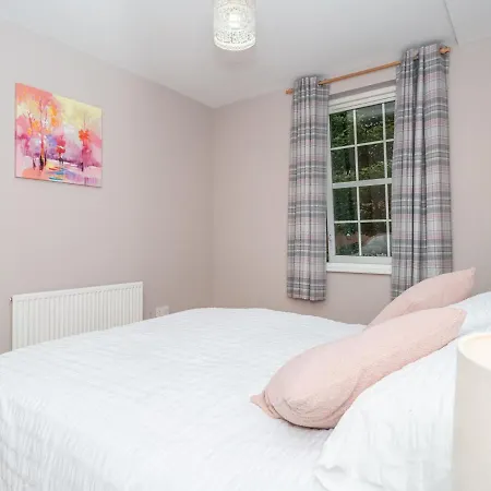 Modern Renovated 2bed Flat With Free Parking * Edinburgh