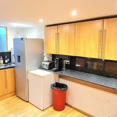 Central Deluxe - Excellent Location - Five Star Amenities - Free Parking *