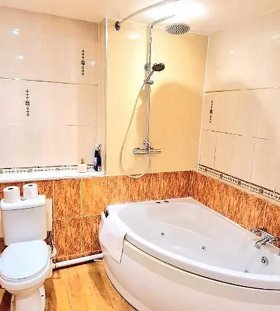 Central Deluxe - Excellent Location - Five Star Amenities - Free Parking Pensión *