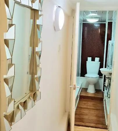 Central Deluxe - Excellent Location - Five Star Amenities - Free Parking Pensión *