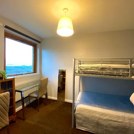 Apartment View In The Heart Of Edinburgh: Castle To Sea