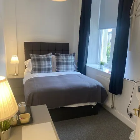 Ellwyn House Hotel *